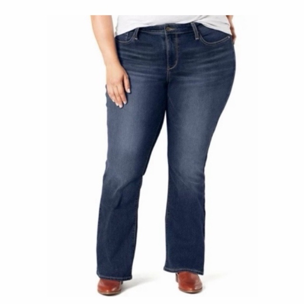 Signature Levi Strauss Modern Boot Cut jeans
